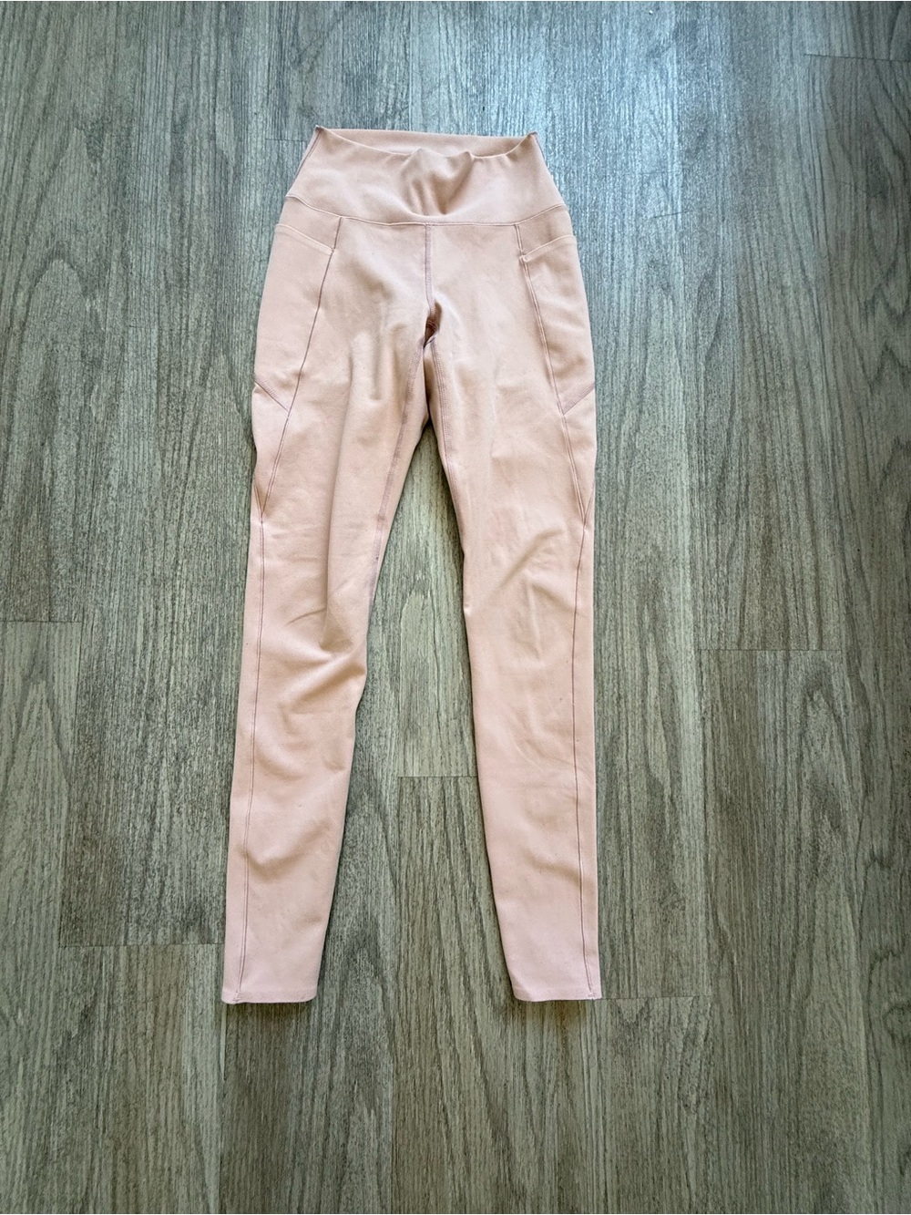 Uniqlo High-Rise Performance Leggings in Blush Pink